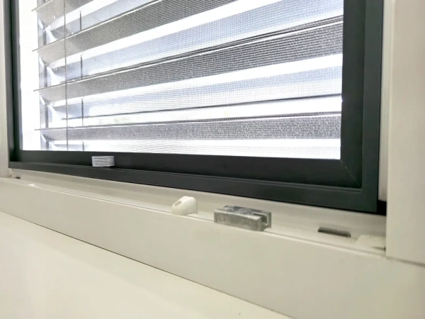 Sítě proti hmyzu na OKNO - pevné KLIK LUX - běžné odstíny 6