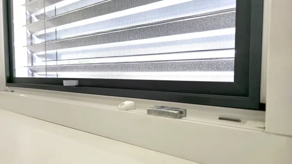 Sítě proti hmyzu na OKNO - pevné KLIK LUX - běžné odstíny 3