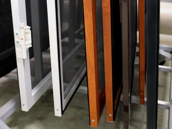 Sítě proti hmyzu na DVEŘE - pantové v rámu SMART - renolit 7