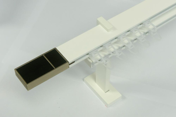 Garnýže SQUARE LINE bílá dvouřadá - BOSS černá kůže