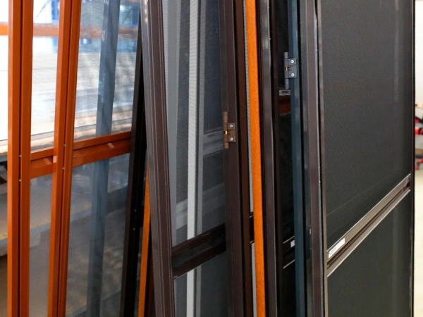 Sítě proti hmyzu na DVEŘE - pantové v rámu SMART - barvy RAL 5